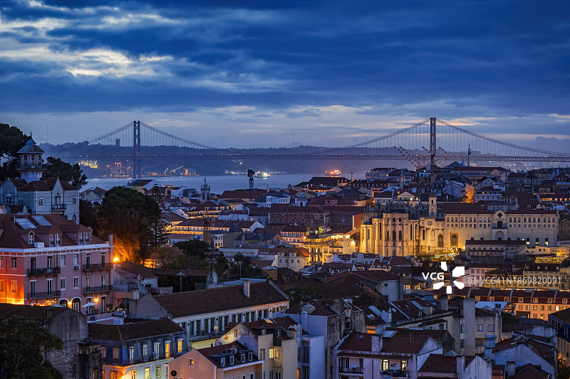 葡萄牙里斯本区里斯本住宅区黄昏景色图片素材