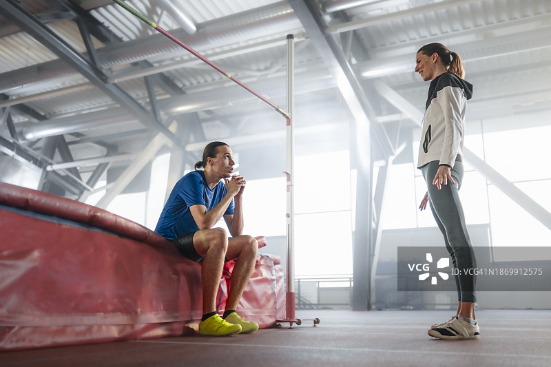 体育馆内的运动员图片素材