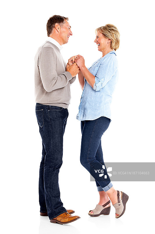 微笑的中年夫妇表达亲情图片素材