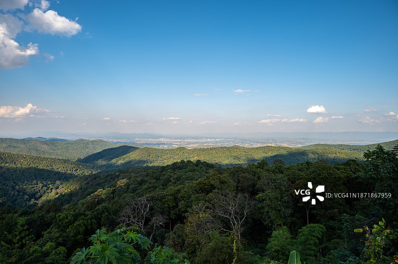 从帕尧府观景点看泰国第四大淡水湖帕尧湖图片素材