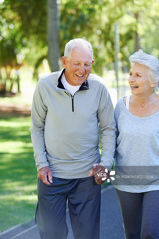 享受轻松漫步图片素材