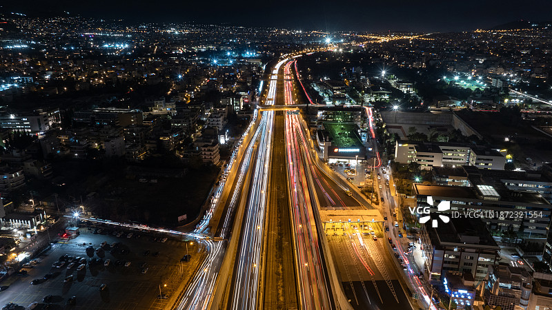 收费站和城市高速公路的航拍照片图片素材