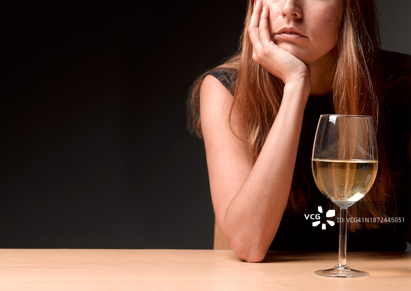 有关系困难的酗酒者图片素材