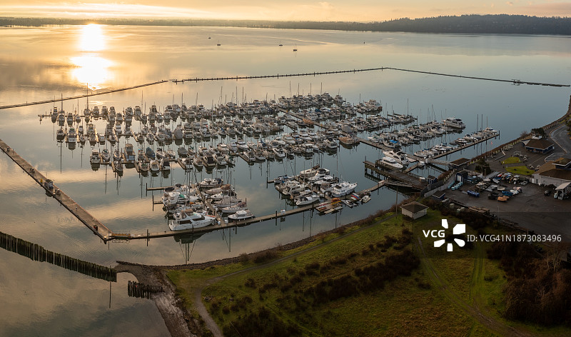 Semiahmoo码头是位于华盛顿州贝灵厄姆附近的太平洋西北地区首屈一指的度假码头图片素材