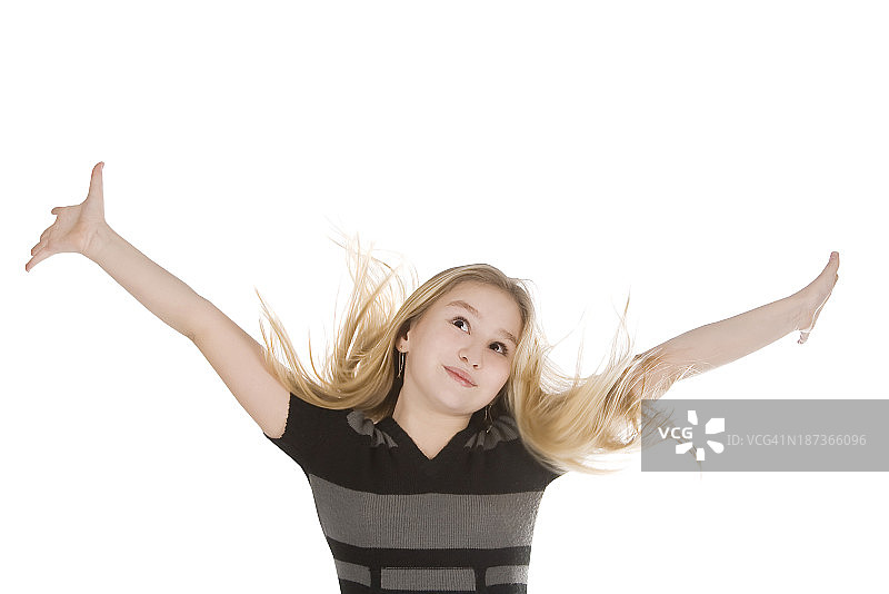 可爱的女孩展示OK手势图片素材