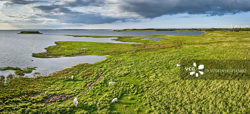 丹麦罗斯基勒峡湾的博伦哈尔沃半岛图片素材