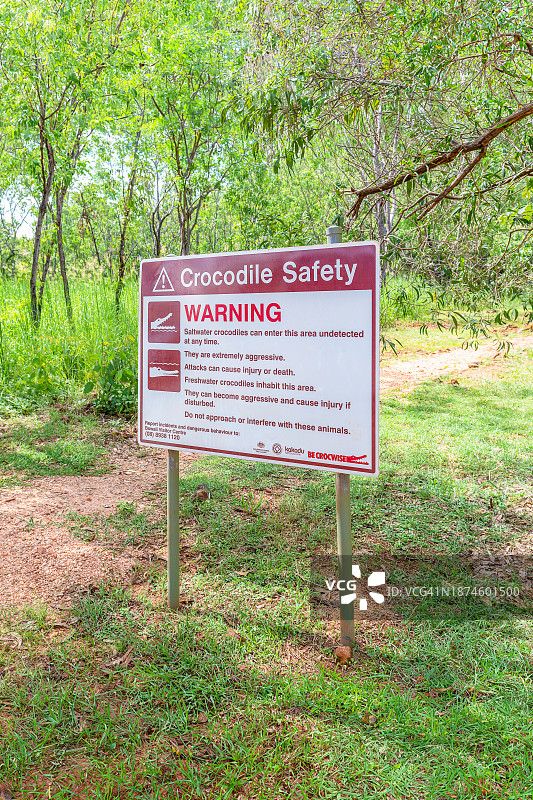 鳄鱼安全提示图片素材