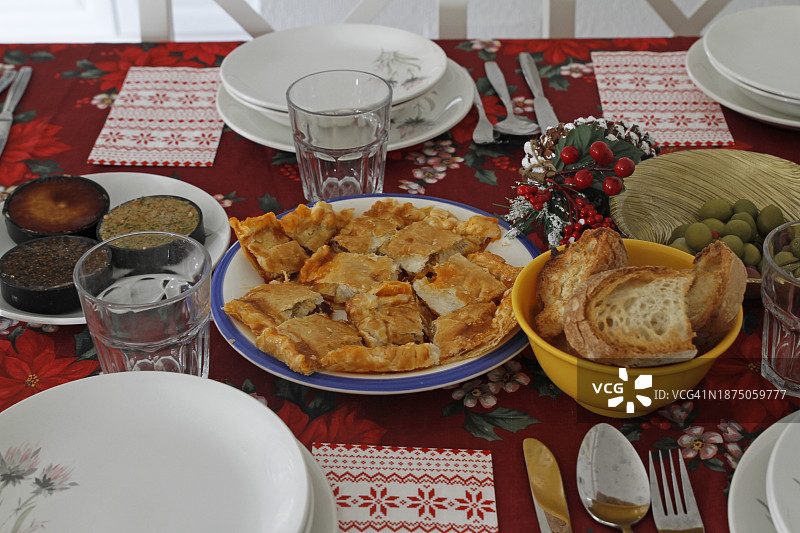 节日餐桌上的开胃菜图片素材