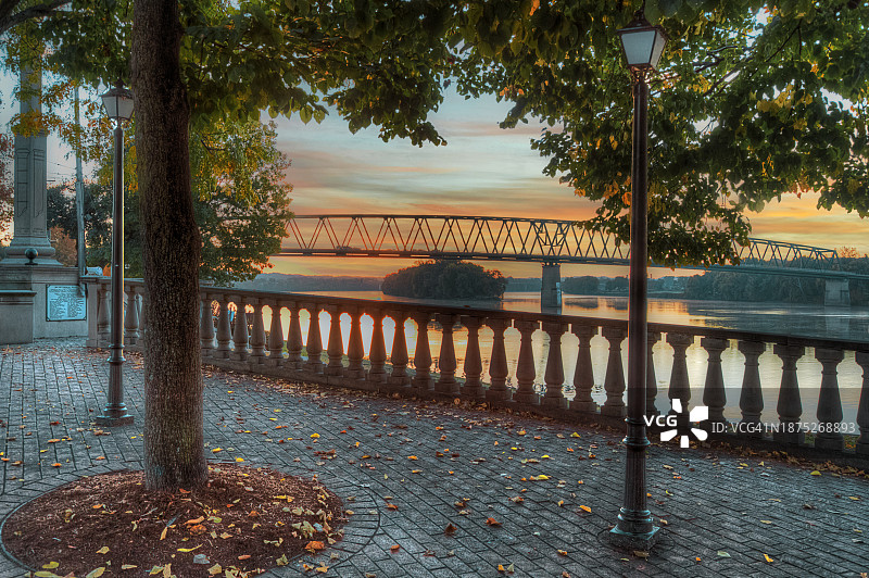 黎明时的二百周年广场图片素材