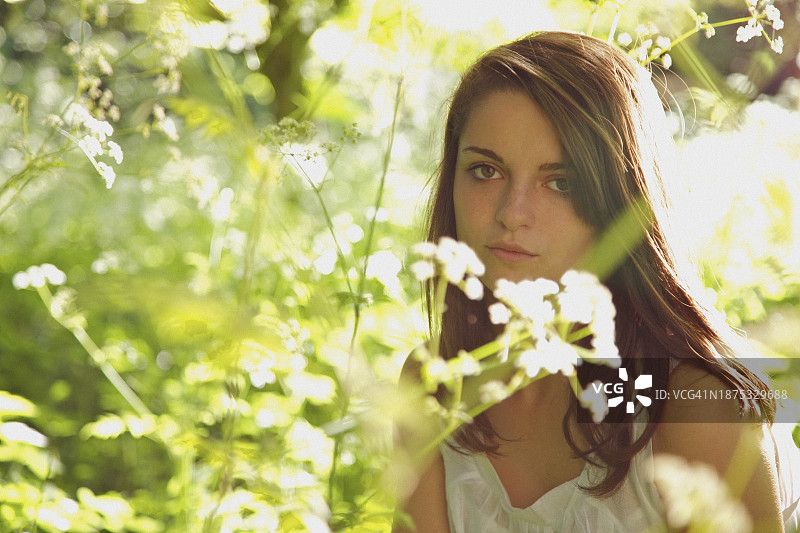 年轻女子画像图片素材