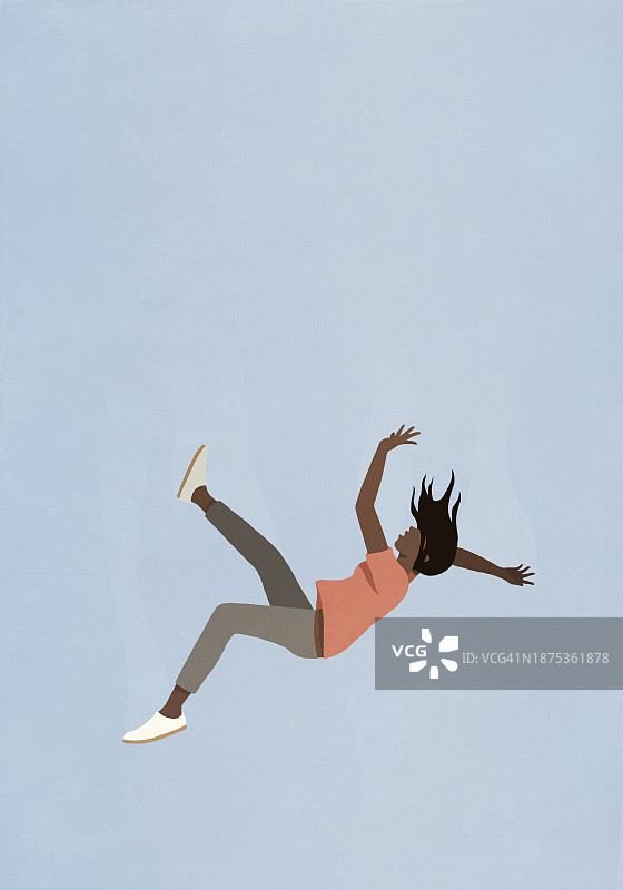 女子在蓝天下半空中跌落图片素材
