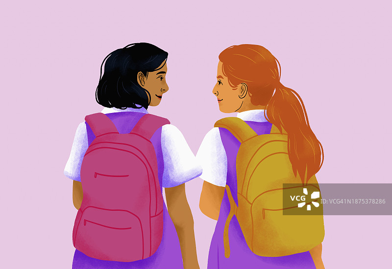 穿着校服、背着书包的微笑女学生朋友图片素材