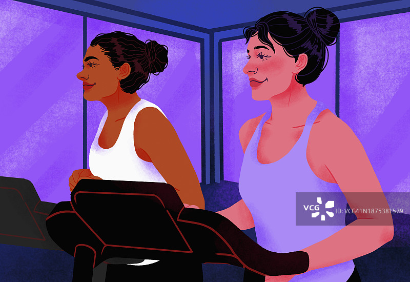 在健身房跑步机上锻炼的微笑的女人图片素材