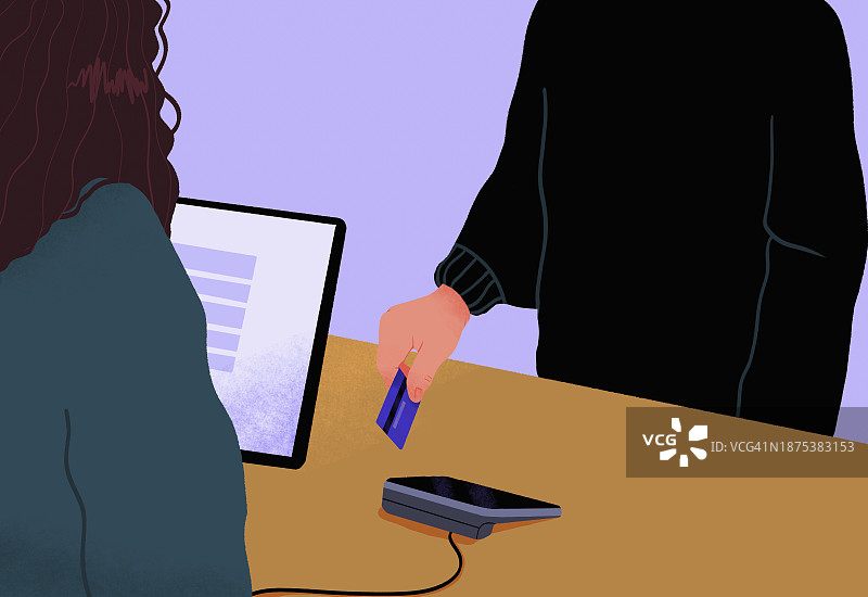 男顾客在零售柜台用信用卡付款图片素材