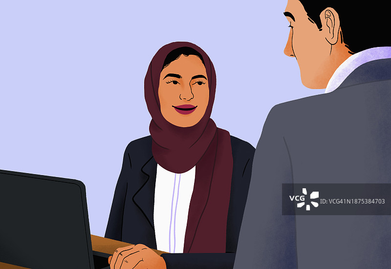 戴头巾的女商人在笔记本电脑上工作，与商人会面交谈图片素材