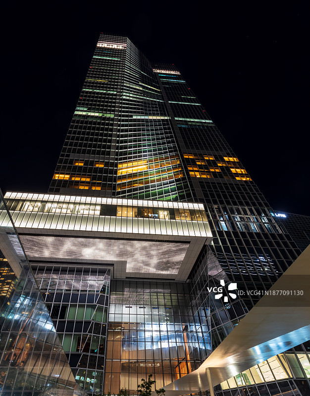 虎之门Hills车站塔楼夜景图片素材