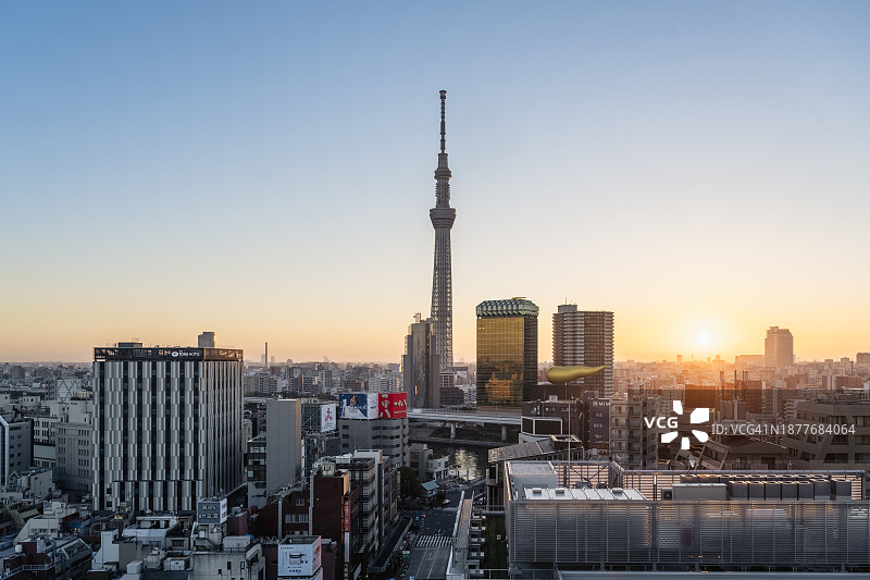 东京晴空塔与城市天际线，日本东京图片素材