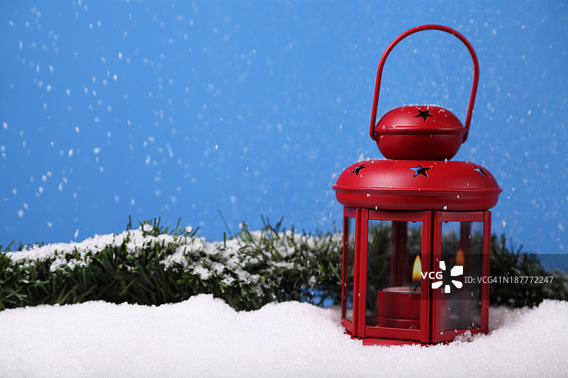 雪中的灯笼图片素材