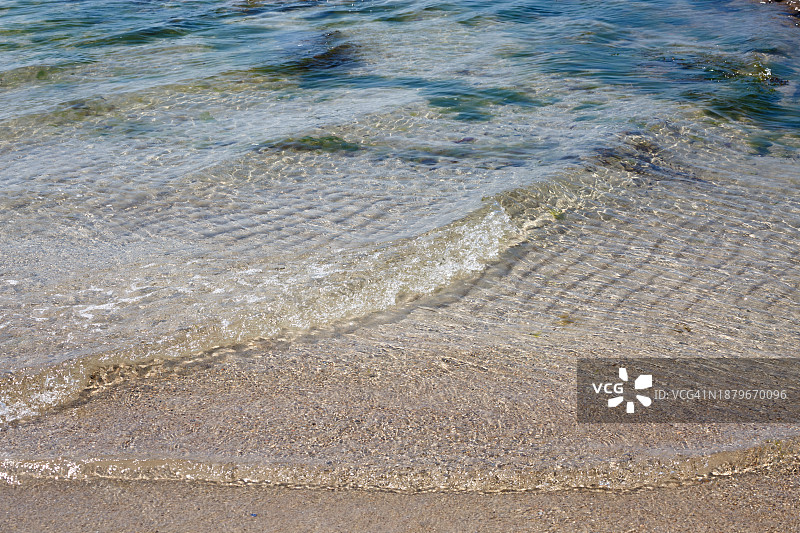 波浪抵达波尔泽斯海滩图片素材