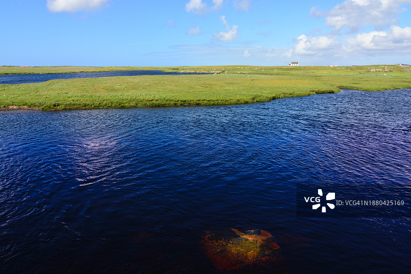 苏格兰单宁色河流图片素材