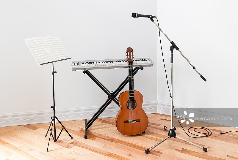 房间里的乐器图片素材