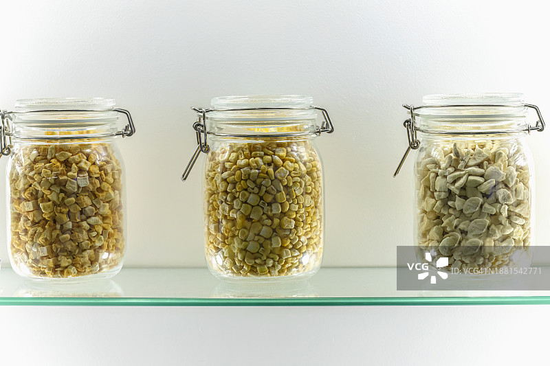 瓶装干玉米粒图片素材