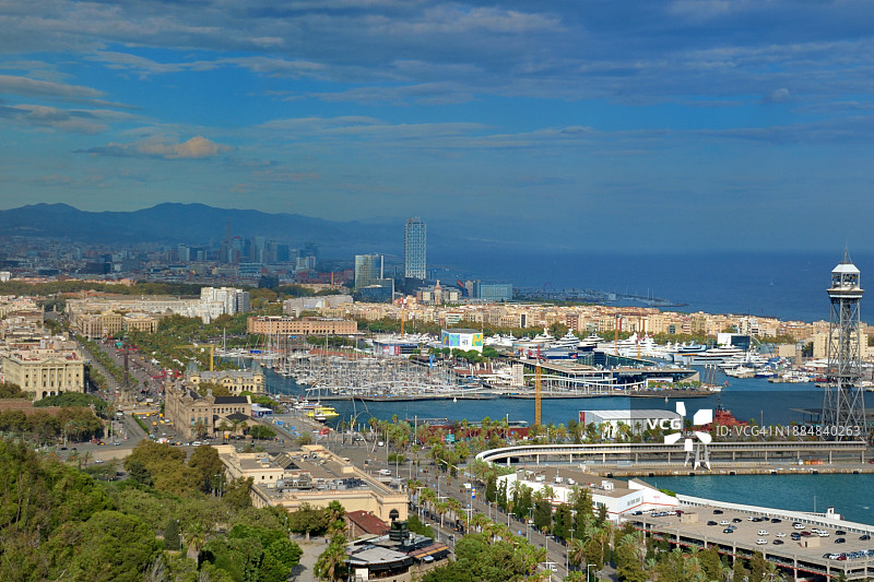 从蒙锥克城堡俯瞰巴塞罗那旧港图片素材