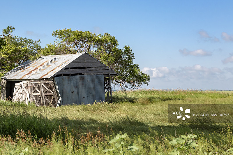 破旧的农场建筑图片素材