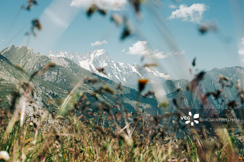 意大利阿尔卑斯山夏季的勃朗峰景色图片素材