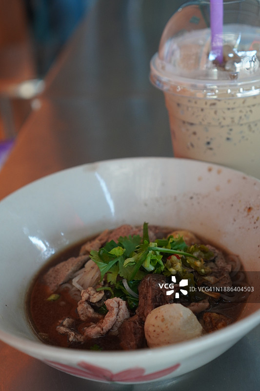 泰式船面：浓汤猪肉粿条图片素材