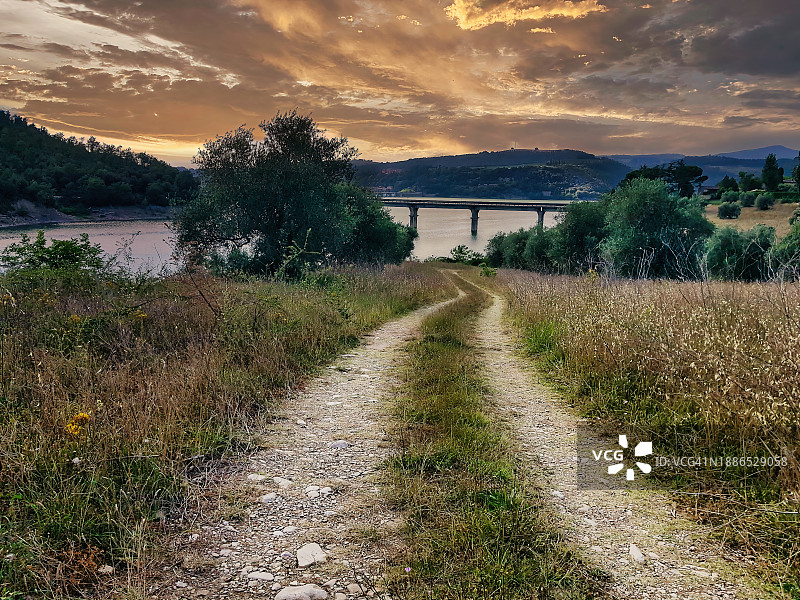 科尔巴拉湖，位于意大利翁布里亚地区图片素材