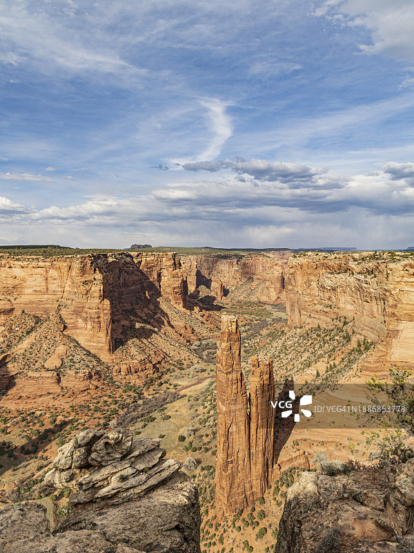 美国亚利桑那州峡谷切利国家纪念碑的蜘蛛岩图片素材
