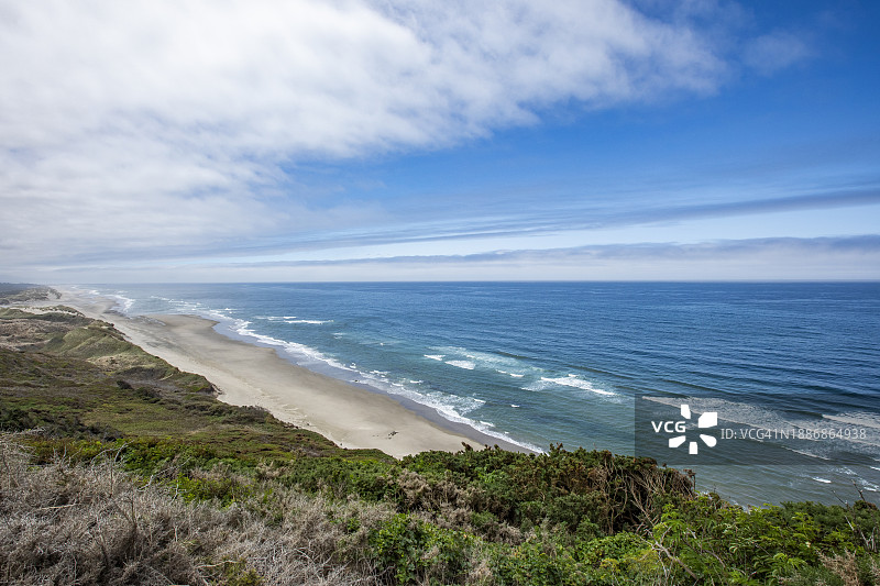 美国俄勒冈州纽波特空旷的海滩图片素材
