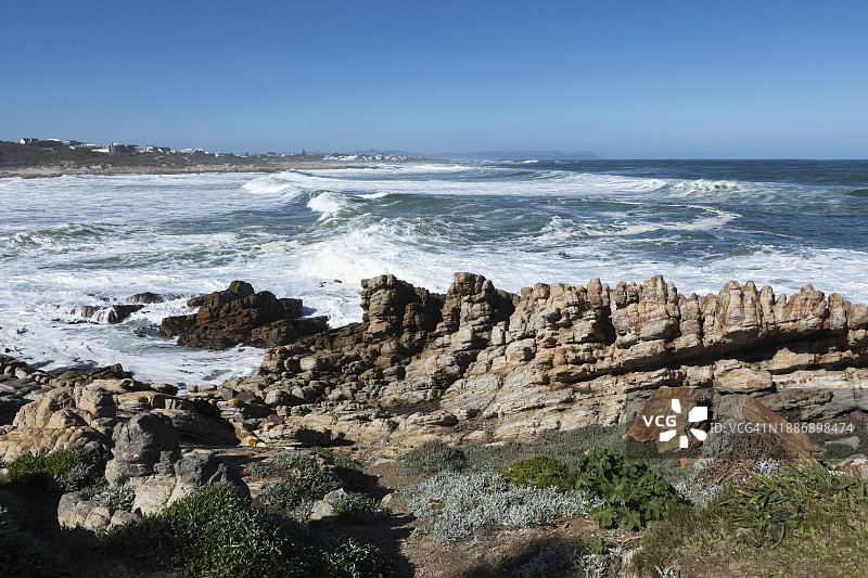 南非赫曼努斯昂鲁斯海滩的岩石海岸线和大海图片素材