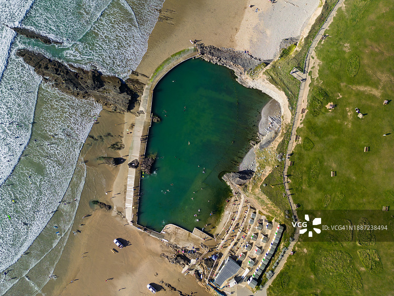 沙滩上的眼睛图片素材