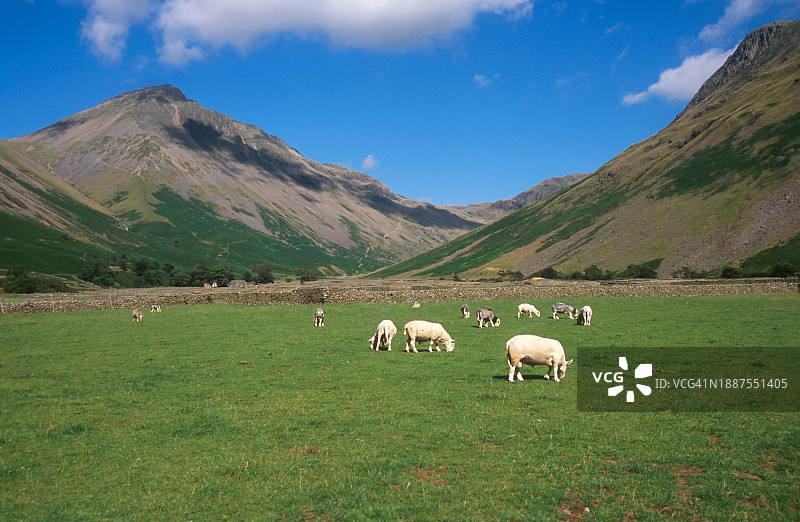 蓝色荒原水域风光图片素材