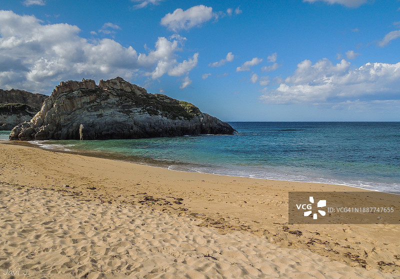 海滩对着天空的美景图片素材