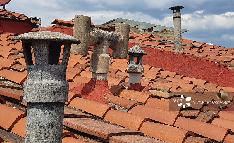 意大利屋顶上的烟囱图片素材