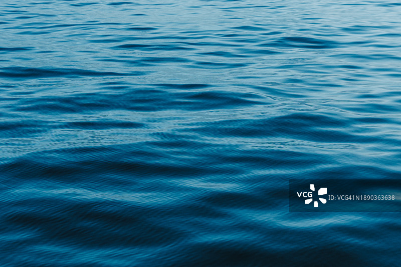 波纹水面特写图片素材