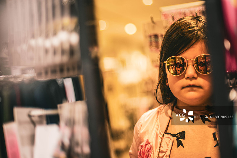 在镜子里图片素材