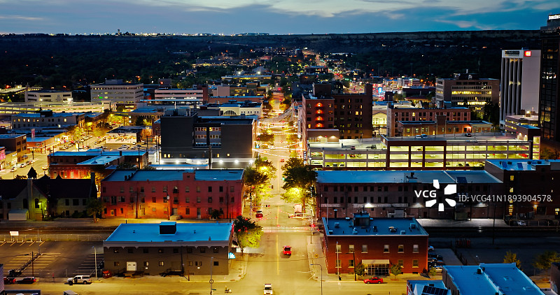 蒙大拿州比林斯市中心夜景航拍图片素材