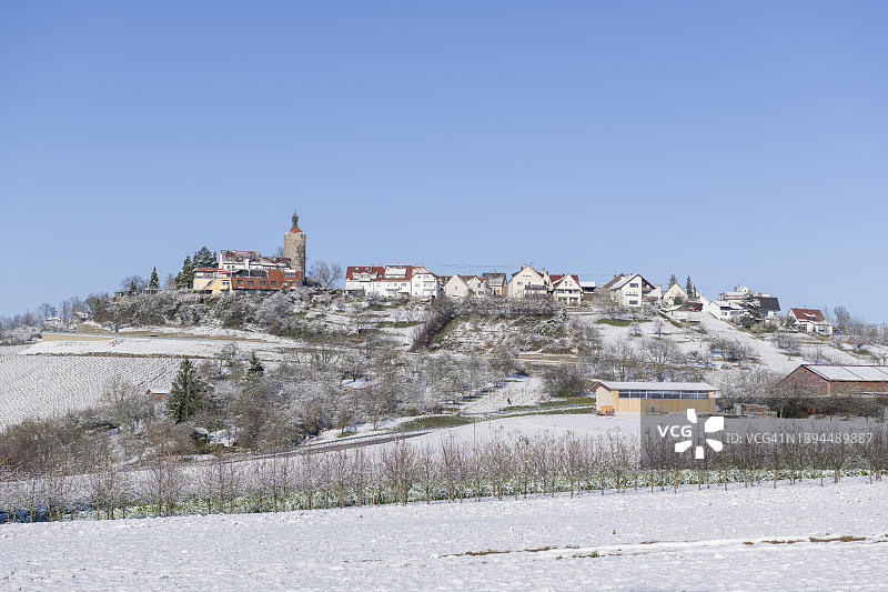 德国巴登-符腾堡温嫩登附近比尔格的冬季小镇风光图片素材