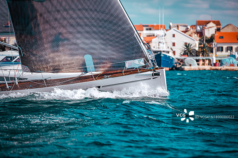 帆船赛上的帆船图片素材