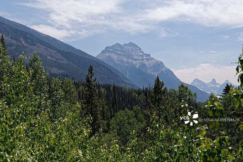 在贾斯珀国家公园的山脉中找到我的家图片素材