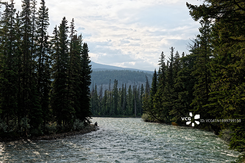 在六号桥观看马琳河图片素材