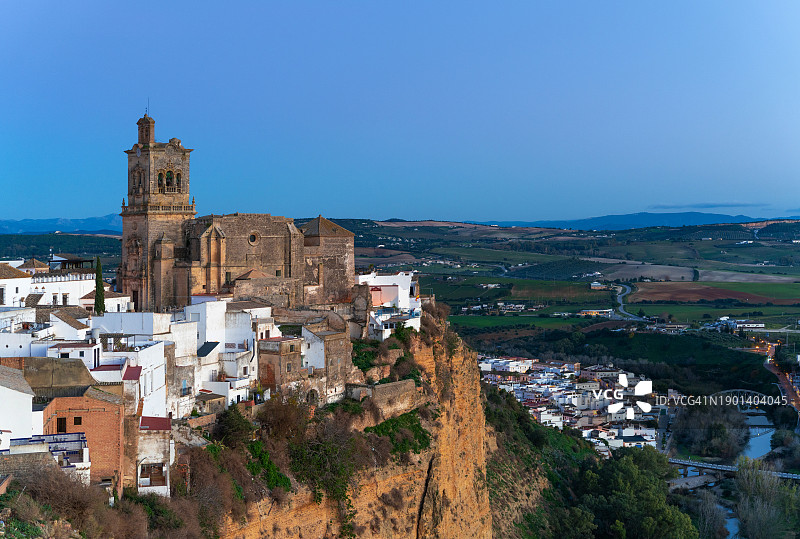 西班牙安达卢西亚阿尔科斯-德拉弗龙特拉圣佩德罗教堂航拍照片图片素材