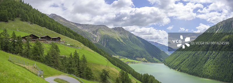 意大利南蒂罗尔州弗尔纳格特水库Finalhof农场景观图片素材