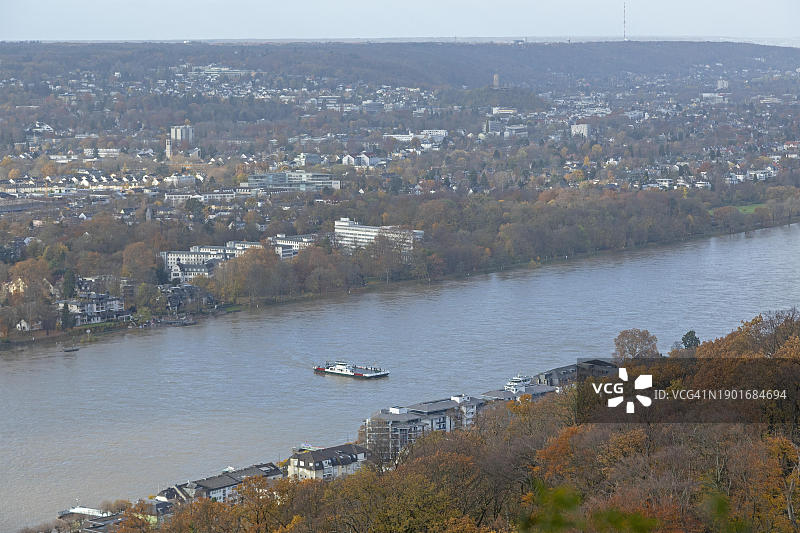 德国北莱茵-威斯特法伦州柯尼希斯温特的莱茵河渡轮图片素材