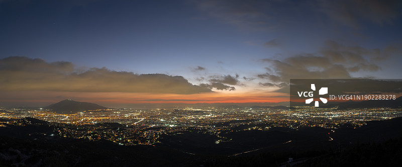 城市灯光与黄昏云彩全景图图片素材