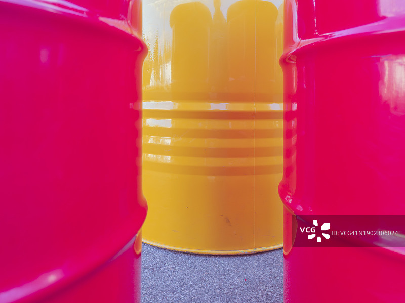 粉色和黄色的罐子图片素材